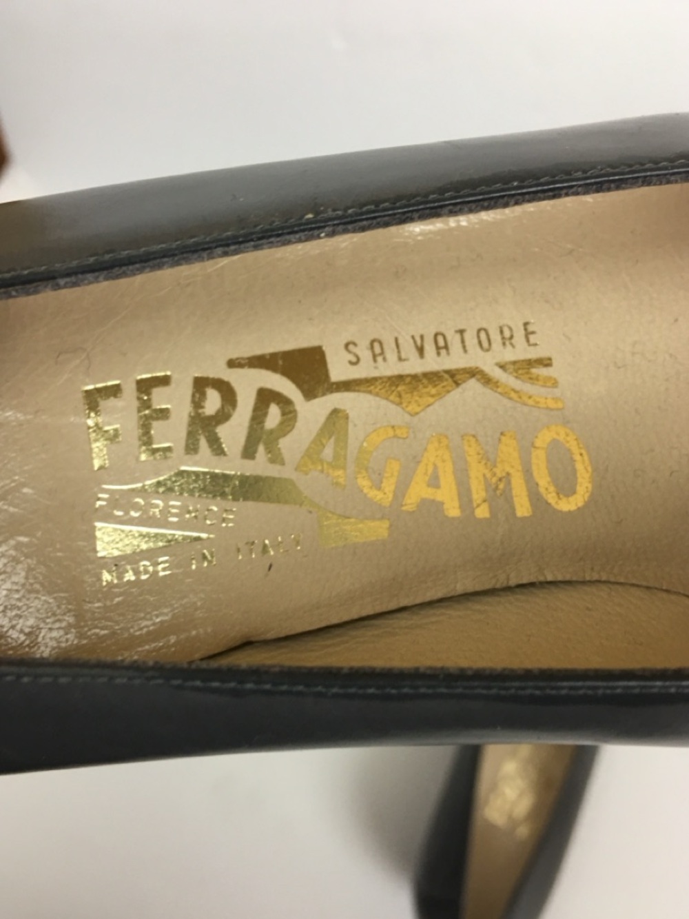 Salvatore Ferragamo Iconic Classic Grey Leather Vara Bow Kitten Heels  6B - Picture 7 of 12